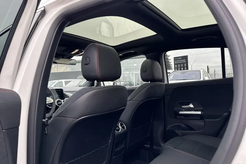 Mercedes-Benz GLA (Clasa GLA) din 2022 cu 3.300 km - oferta MER218126 - foto 16