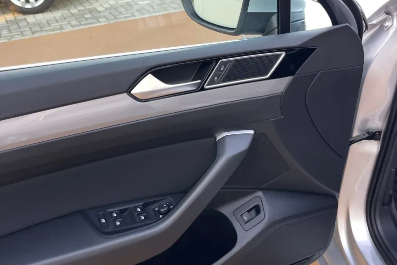 Volkswagen Passat din 2020 cu 125.000 km - oferta VOL218132 - foto 31