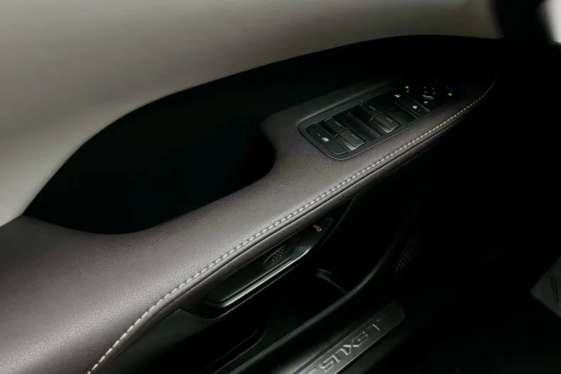 Lexus Seria RX din 2025 cu 2.500 km - oferta LEX218134 - foto 33