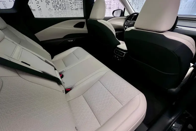 Lexus Seria RX din 2025 cu 2.500 km - oferta LEX218134 - foto 38