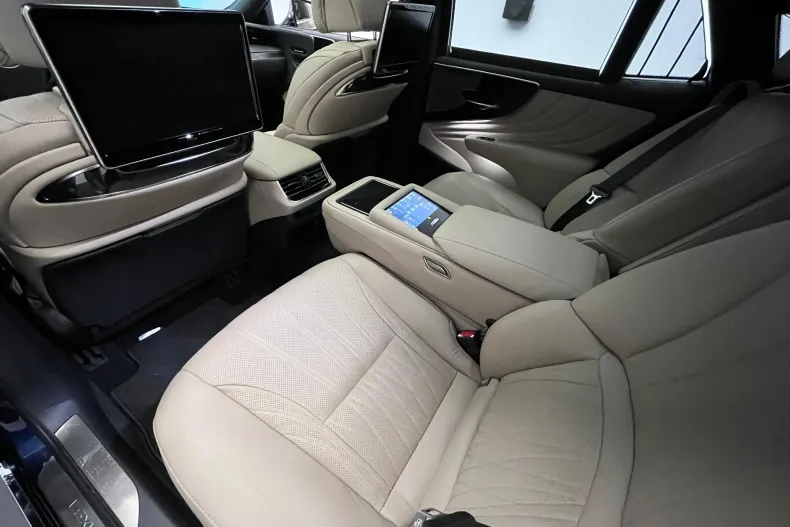 Lexus Seria LS din 2022 cu 10.785 km - oferta LEX218135 - foto 39