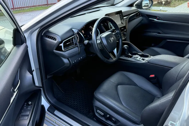 Toyota Camry din 2023 cu 34.000 km - oferta TOY218137 - foto 3
