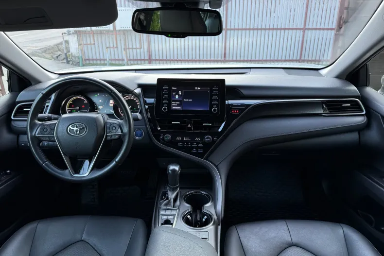 Toyota Camry din 2023 cu 34.000 km - oferta TOY218137 - foto 4