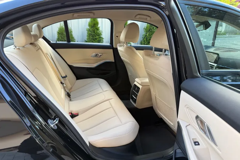 BMW 330e (Seria 3) din 2021 cu 27.249 km - oferta BMW218139 - foto 17