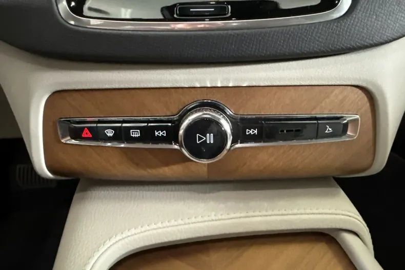 Volvo XC90 din 2021 cu 91.536 km - oferta VOL218149 - foto 17