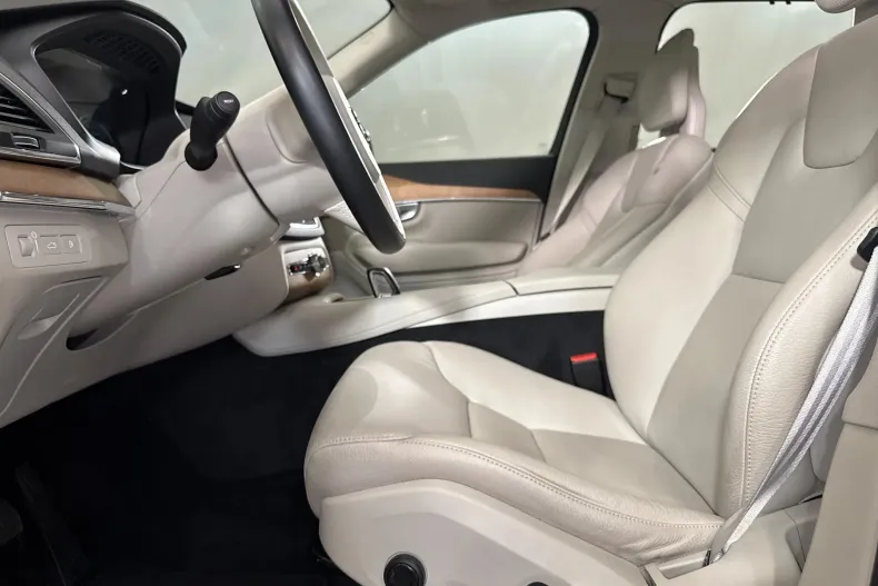 Volvo XC90 din 2021 cu 91.536 km - oferta VOL218149 - foto 21