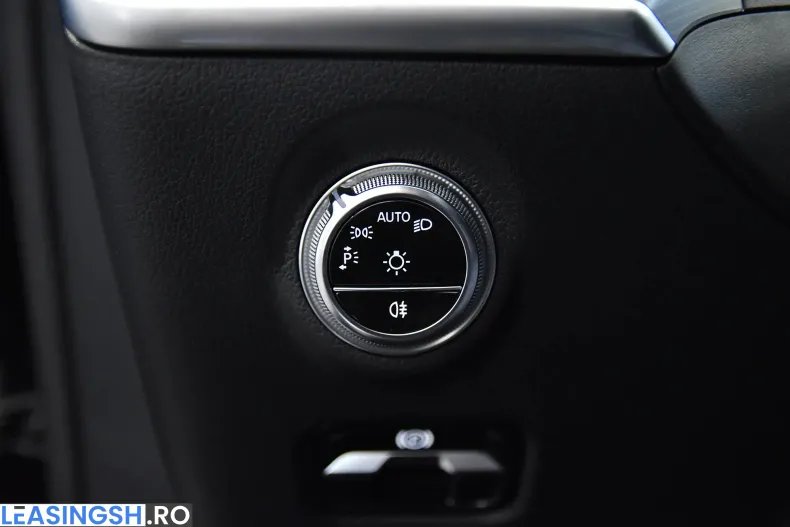 Mercedes-Benz C 300 (Clasa C) din 2023 cu 15.018 km - oferta MER218152 - foto 15