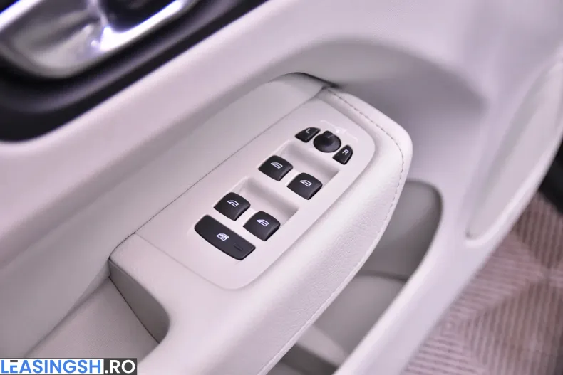Volvo XC60 din 2021 cu 79.106 km - oferta VOL218158 - foto 13