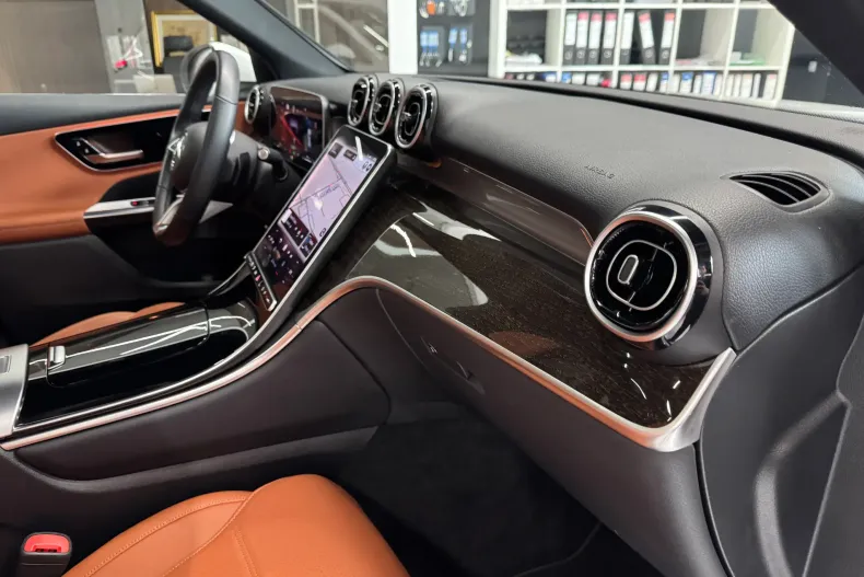 Mercedes-Benz GLC (Clasa GLC) din 2022 cu 40.837 km - oferta MER218249 - foto 14