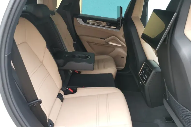 Porsche Cayenne din 2025 cu 9.500 km - oferta POR218252 - foto 8