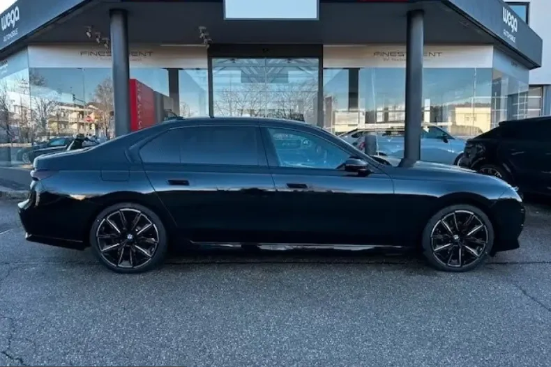 BMW 740 (Seria 7) din 2025 cu 9.900 km - oferta BMW218260 - foto 4