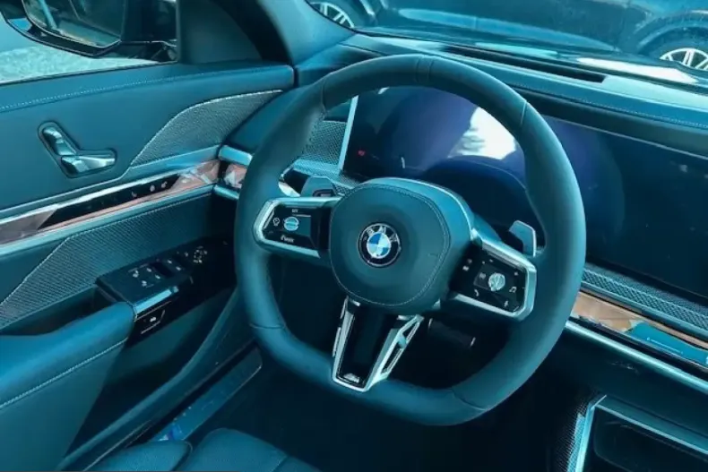 BMW 740 (Seria 7) din 2025 cu 9.900 km - oferta BMW218260 - foto 10