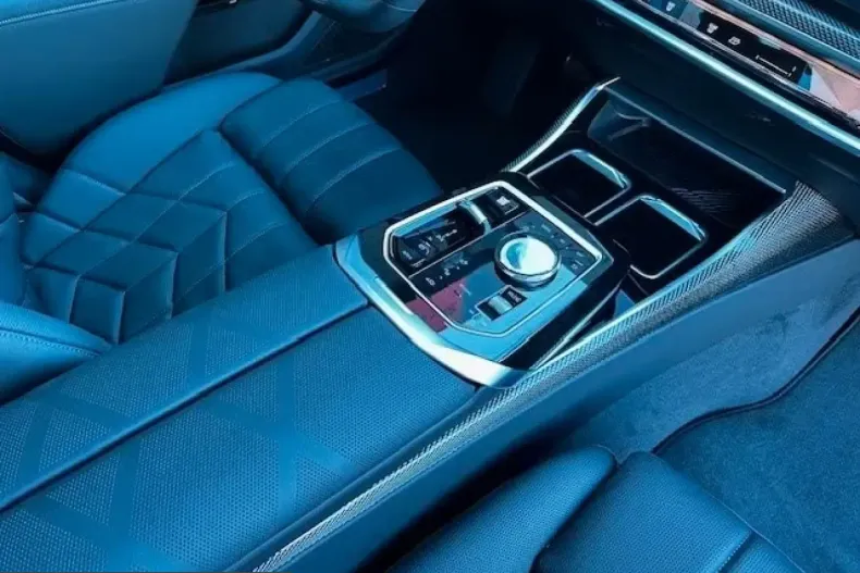BMW 740 (Seria 7) din 2025 cu 9.900 km - oferta BMW218260 - foto 14