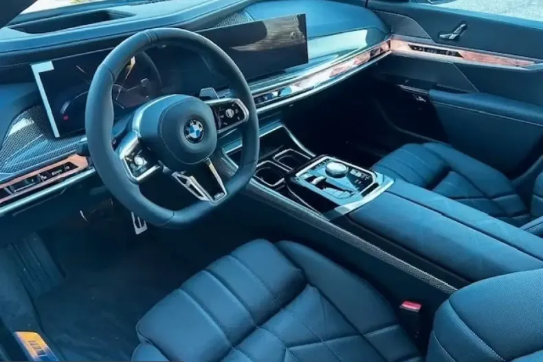 BMW 740 (Seria 7) din 2025 cu 9.900 km - oferta BMW218260 - foto 21