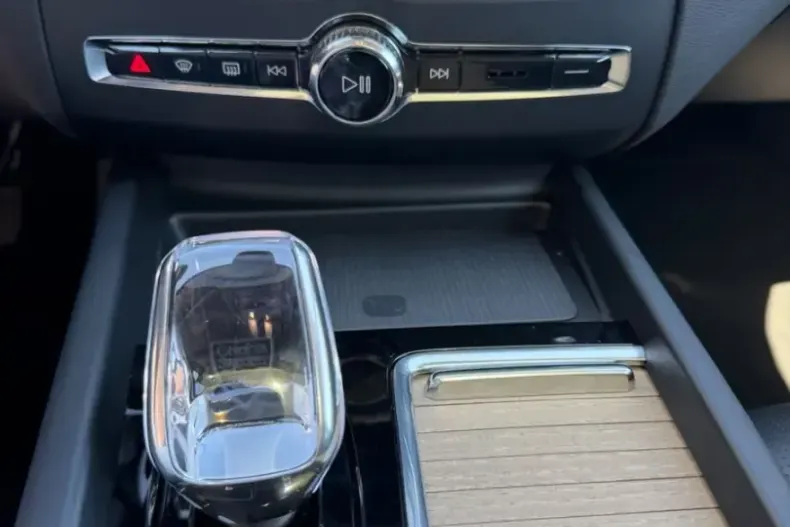 Volvo XC60 din 2025 cu 12.000 km - oferta VOL218276 - foto 7