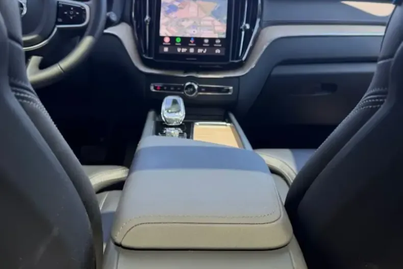 Volvo XC60 din 2025 cu 12.000 km - oferta VOL218276 - foto 12
