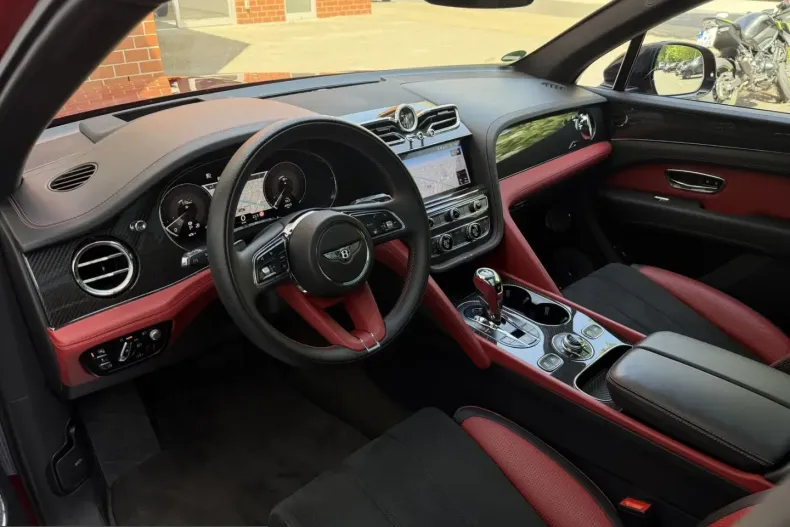 Bentley Bentayga din 2023 cu 39.990 km - oferta BEN218293 - foto 2