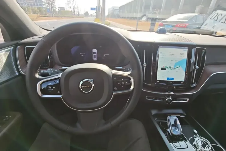 Volvo XC60 din 2023 cu 19.800 km - oferta VOL218295 - foto 9