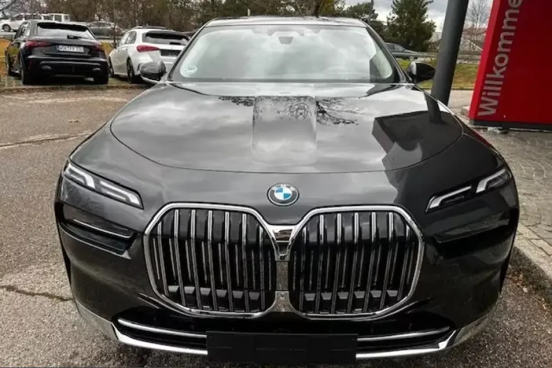 BMW 740 (Seria 7) din 2025 cu 6.000 km - oferta BMW218329 - foto 2