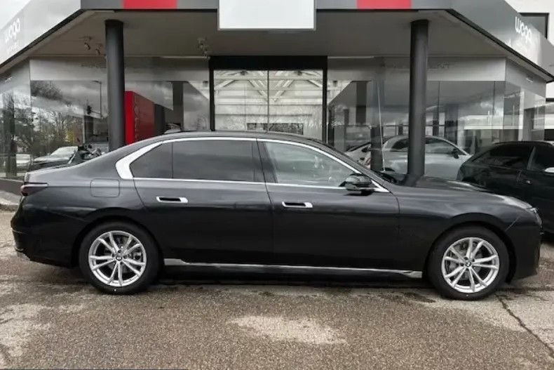 BMW 740 (Seria 7) din 2025 cu 6.000 km - oferta BMW218329 - foto 7