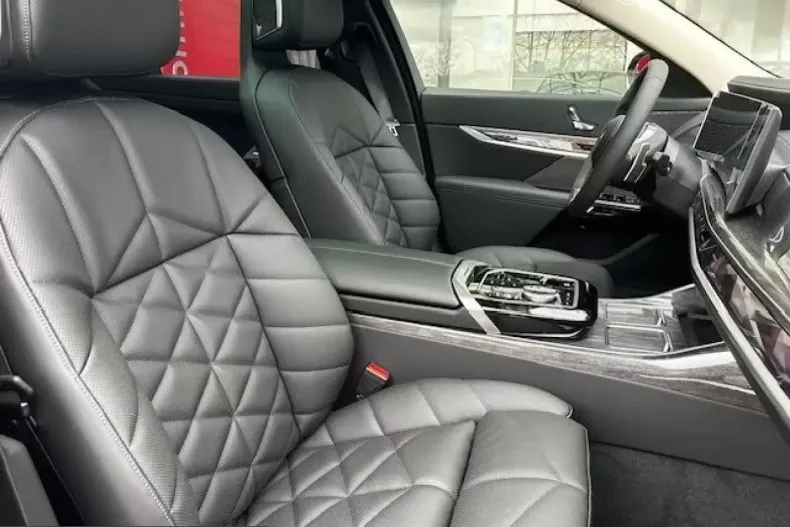 BMW 740 (Seria 7) din 2025 cu 6.000 km - oferta BMW218329 - foto 12