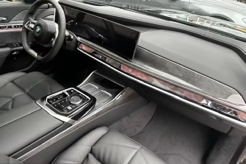 BMW 740 (Seria 7) din 2025 cu 6.000 km - oferta BMW218329 - foto 14