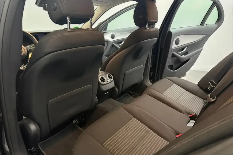 Mercedes-Benz E 300 (Clasa E) din 2021 cu 97.000 km - oferta MER218356 - foto 10