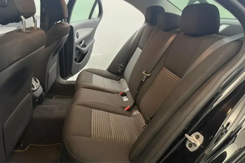 Mercedes-Benz E 300 (Clasa E) din 2021 cu 97.000 km - oferta MER218356 - foto 11
