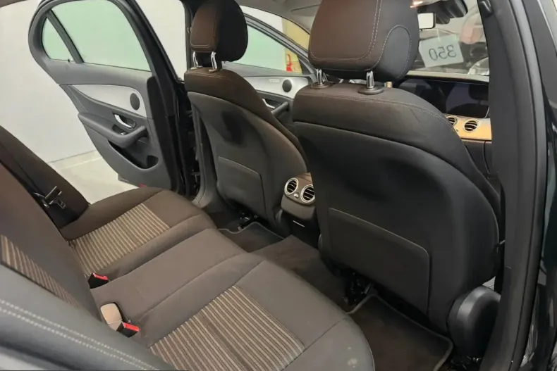 Mercedes-Benz E 300 (Clasa E) din 2021 cu 97.000 km - oferta MER218356 - foto 13