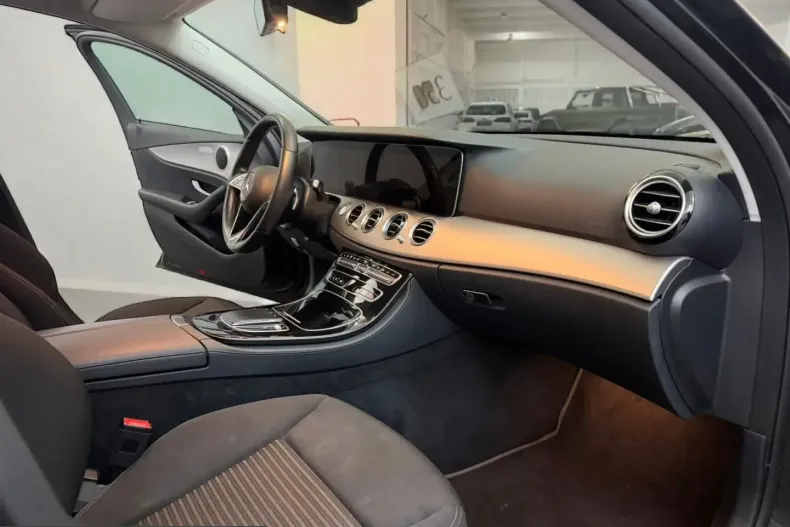 Mercedes-Benz E 300 (Clasa E) din 2021 cu 97.000 km - oferta MER218356 - foto 15