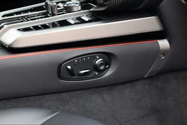 Aston Martin Vanquish din 2025 cu 2.750 km - oferta AST218390 - foto 29