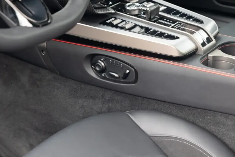 Aston Martin Vanquish din 2025 cu 2.750 km - oferta AST218390 - foto 31