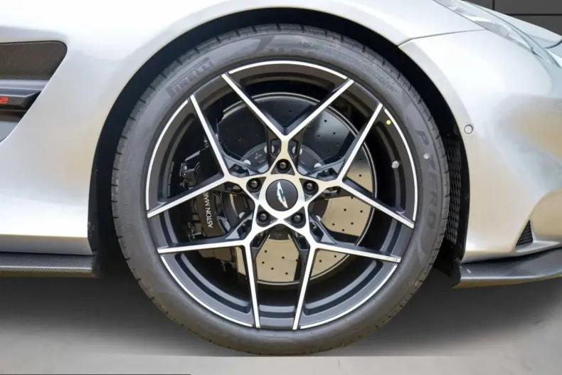 Aston Martin Vanquish din 2025 cu 5.999 km - oferta AST218392 - foto 5