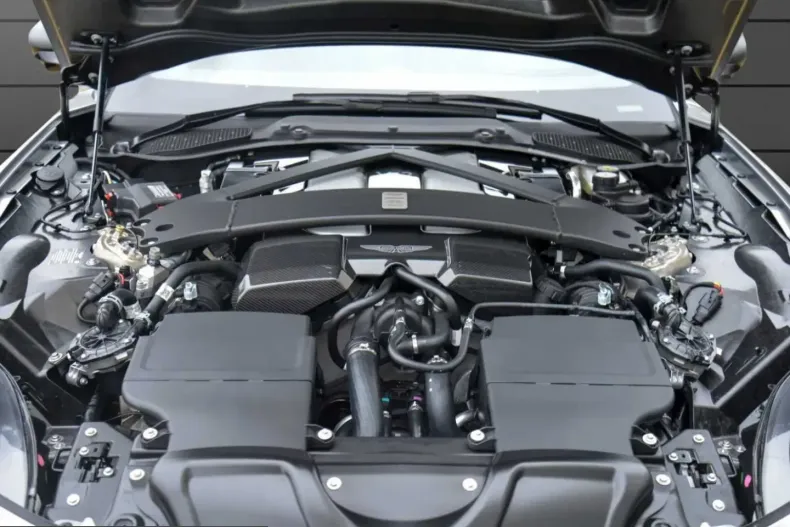 Aston Martin Vanquish din 2025 cu 5.999 km - oferta AST218392 - foto 23