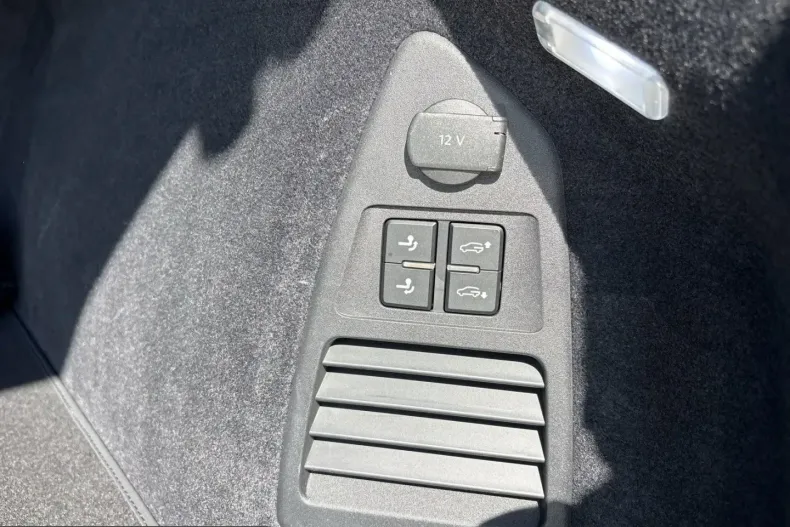 Volkswagen Touareg din 2025 cu 20.000 km - oferta VOL218415 - foto 14