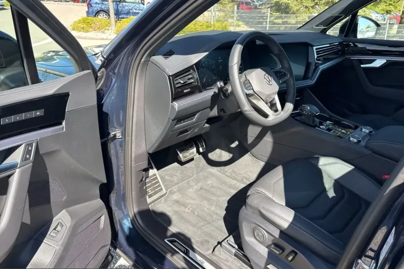 Volkswagen Touareg din 2025 cu 20.000 km - oferta VOL218415 - foto 16