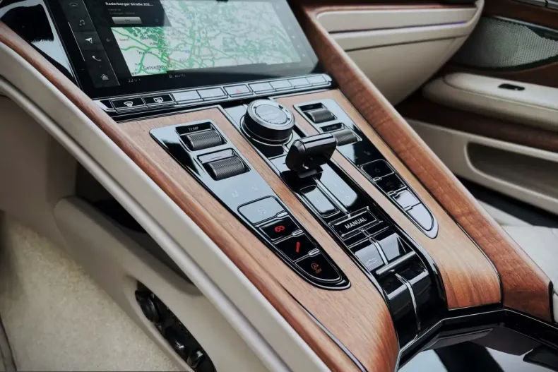 Aston Martin DB12 din 2024 cu 7.000 km - oferta AST218432 - foto 13