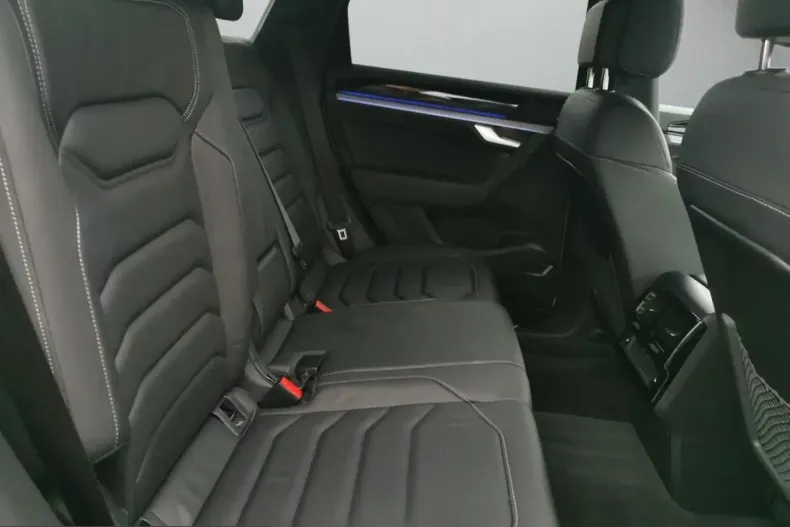 Volkswagen Touareg din 2022 cu 60.343 km - oferta VOL218435 - foto 12