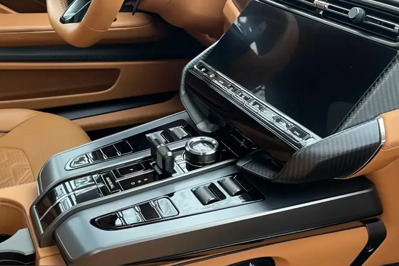 Aston Martin Vanquish din 2025 cu 7.000 km - oferta AST218436 - foto 14