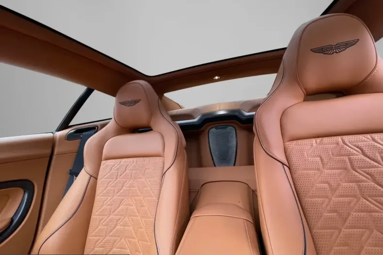 Aston Martin Vanquish din 2025 cu 7.000 km - oferta AST218436 - foto 16