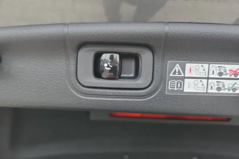 Mercedes-Benz C 300 (Clasa C) din 2023 cu 65.876 km - oferta MER218446 - foto 13