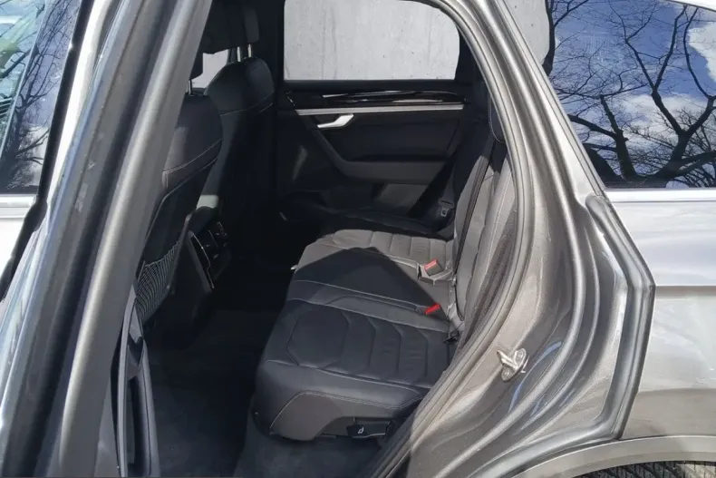Volkswagen Touareg din 2022 cu 83.511 km - oferta VOL218450 - foto 12