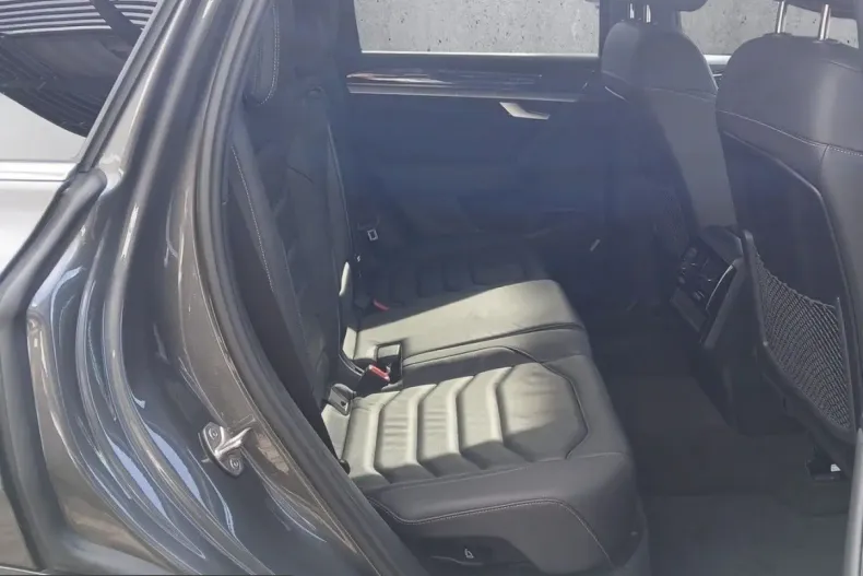 Volkswagen Touareg din 2022 cu 83.511 km - oferta VOL218450 - foto 17