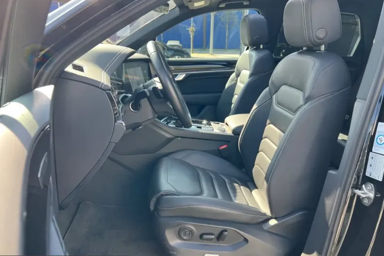 Volkswagen Touareg din 2023 cu 77.900 km - oferta VOL218452 - foto 7