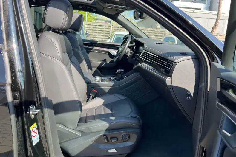 Volkswagen Touareg din 2023 cu 77.900 km - oferta VOL218452 - foto 10