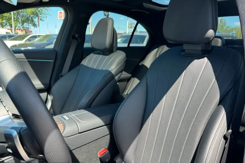 Mercedes-Benz E 300 (Clasa E) din 2023 cu 4.529 km - oferta MER218462 - foto 9