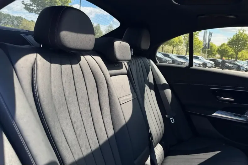 Mercedes-Benz E 300 (Clasa E) din 2023 cu 4.529 km - oferta MER218462 - foto 16