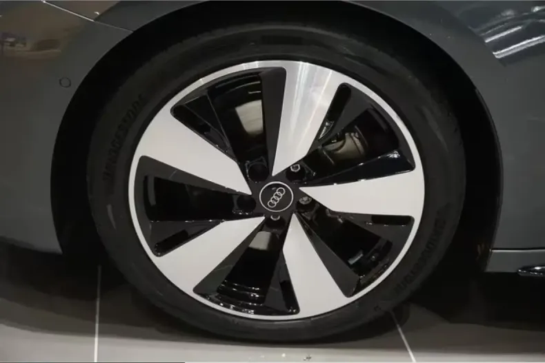 Audi A5 din 2024 cu 12.960 km - oferta AUD218646 - foto 14