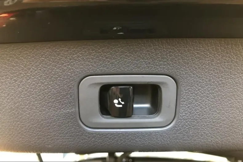 Mercedes-Benz GLC 300 (Clasa GLC) din 2025 cu 20.157 km - oferta MER218647 - foto 20