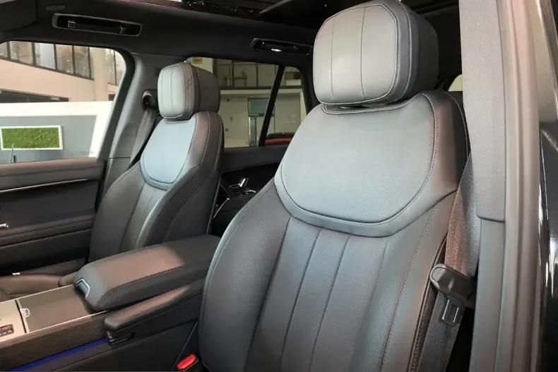 Land Rover Range Rover din 2025 cu 9.984 km - oferta LAN218662 - foto 11
